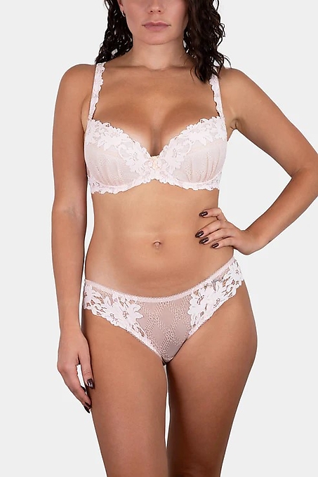 VP2894 Daniella V.I.P.A